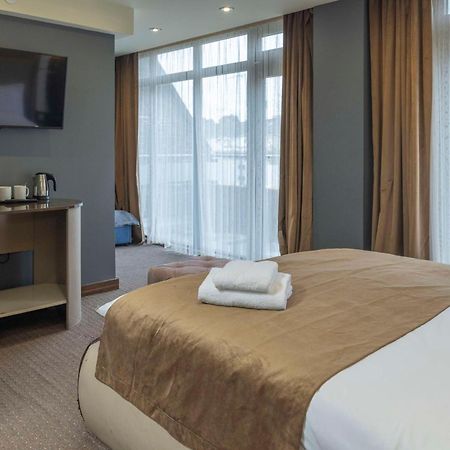 Putney Hotel; BW Signature Collection Лондон Екстериор снимка