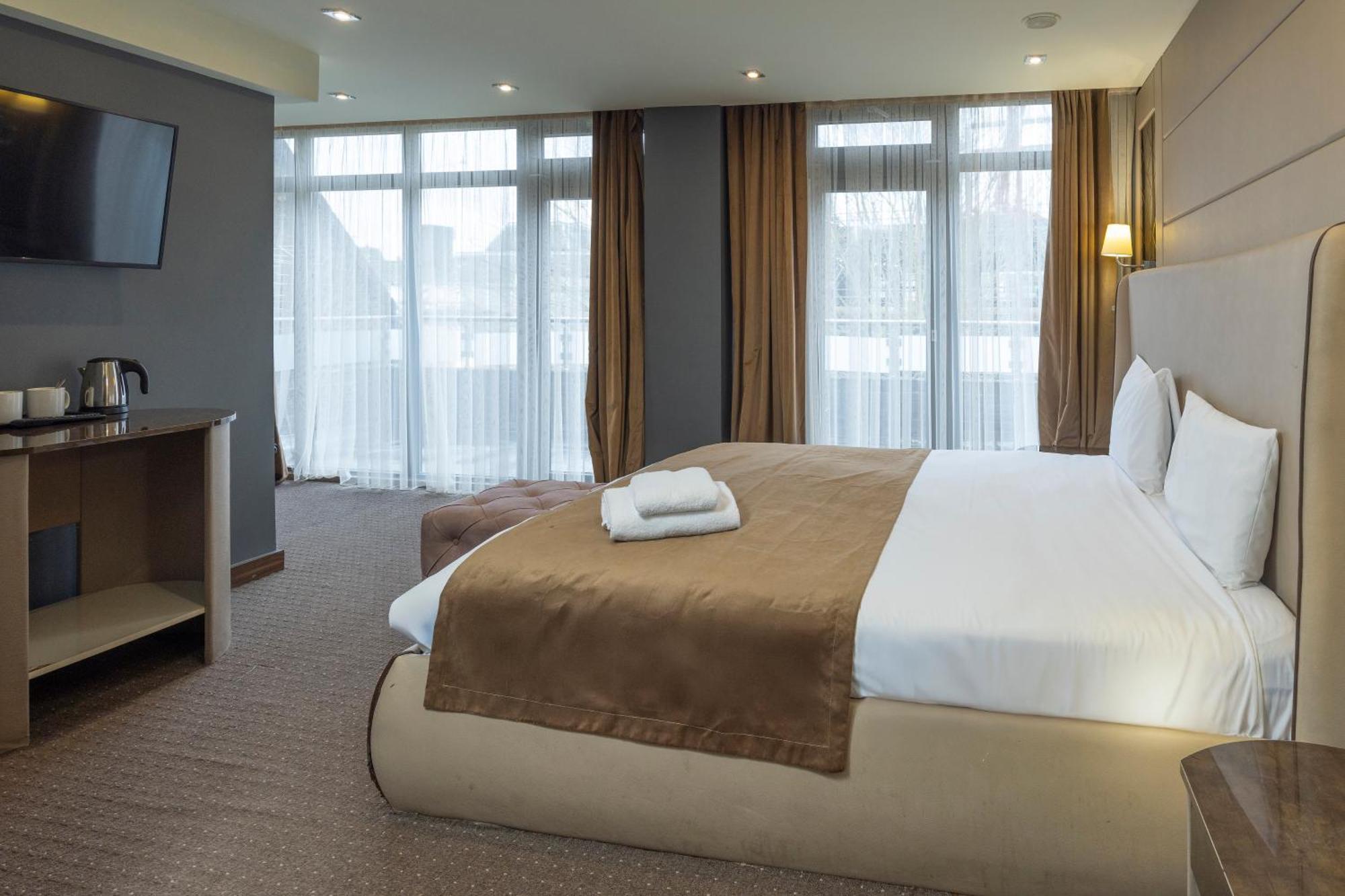 Putney Hotel; BW Signature Collection Лондон Екстериор снимка
